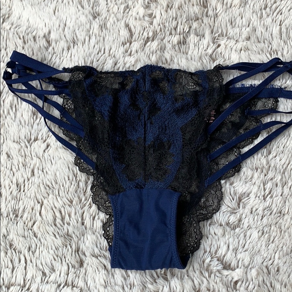 Victoria’s Secret Very Sexy Cheekini